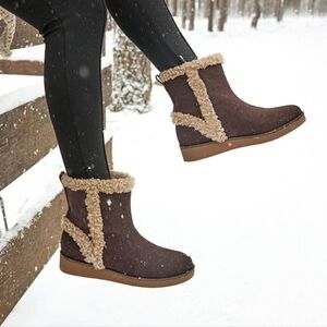 Vivaia Round-Toe Water-Repellent Faux Fur Boots